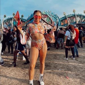 Tasteful girls festival out